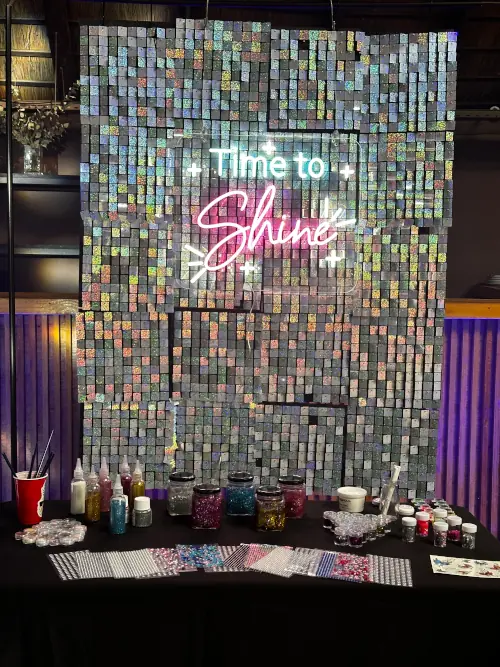 stand glitter